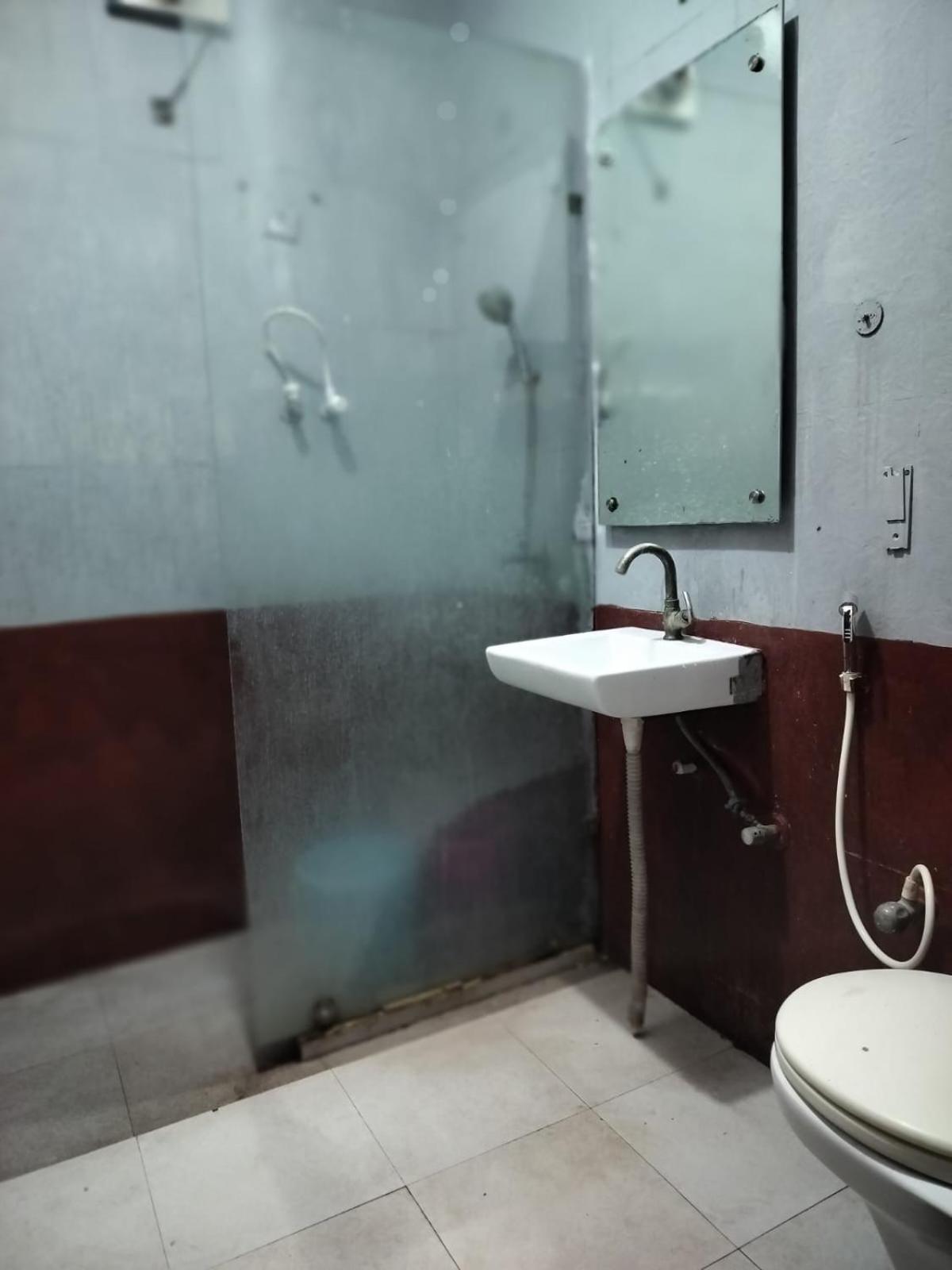 Hotel Golden Door Матхура Экстерьер фото